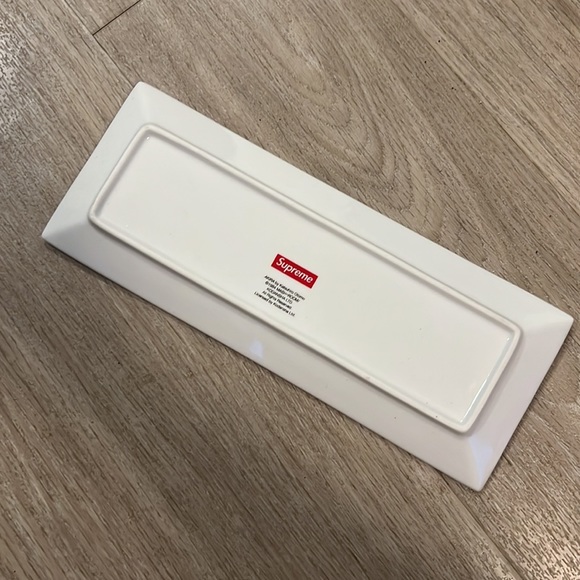 Authentic Supreme AKIRA Ceramic Tray
White - Picture 3 of 4